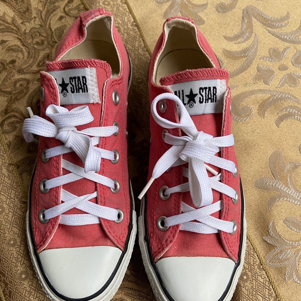 Converse size 6